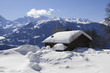 Mit Schnee bedecktes Haus im Winter - Montafon Österreich Mit Schnee bedecktes Haus im Winter - Montafon Österreich