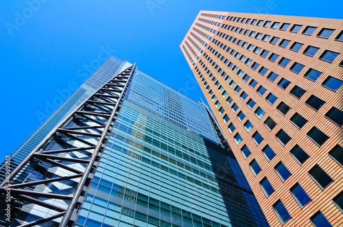 Foto: Hochhaus mt blauem Himmel Hochhaus mt blauem Himmel