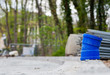 Ein blauer Rohrbogen beim Strassenbau Ein blauer Rohrbogen beim Strassenbau