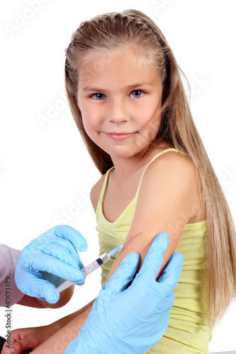 Foto: Doctor doing vaccine injection to child Doctor doing vaccine injection to child