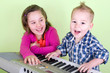 Kinder beim Musikunterricht