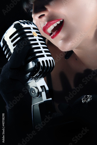Photo: fashionable singer - ragazza cantante fashionable singer - ragazza cantante