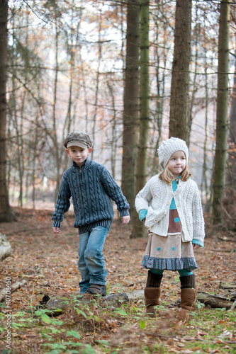 Foto: Kinder im Wald Kinder im Wald
