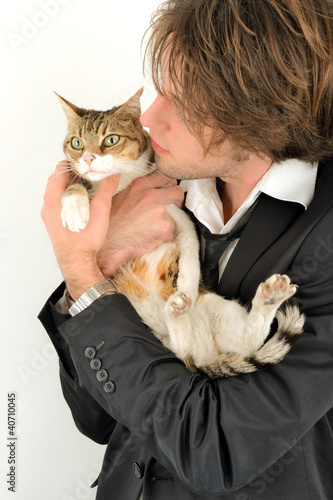 Photo: Portrait - Jeune-homme au chat Portrait - Jeune-homme au chat