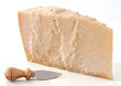 Formaggio Parmigiano con coltello
