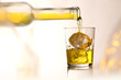 Whiskey mit Eiswürfel