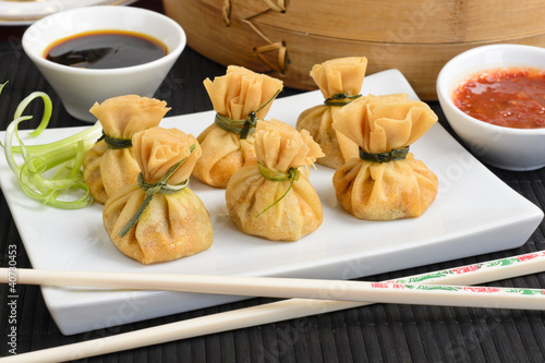 Photo: Wonton - Fried wontons filled with prawns and spring onion Wonton - Fried wontons filled with prawns and spring onion