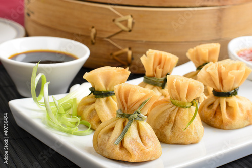 Photo: Wonton - Fried wontons filled with prawns and spring onion Wonton - Fried wontons filled with prawns and spring onion