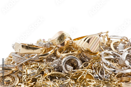 Foto: Gold jewelry on a white background Gold jewelry on a white background