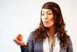 Asiatische Frau miit Apfel