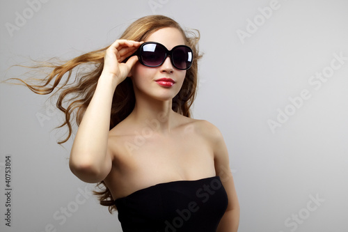 Photo: Fashionable lady wearing sunglasses Fashionable lady wearing sunglasses