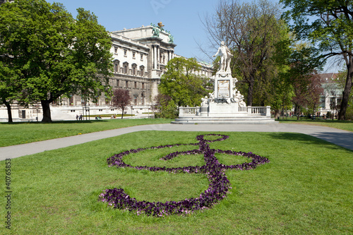 Photo: Mozart Denkmal Wien Mozart Denkmal Wien