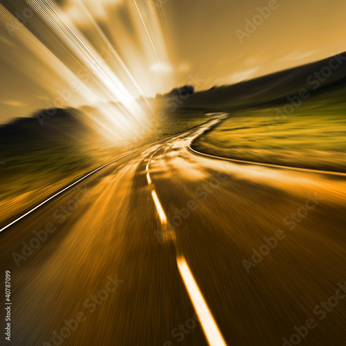 Foto: light beams in road light beams in road
