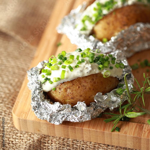 Foto: Folienkartoffeln mit Kräuterquark - rustikal Folienkartoffeln mit Kräuterquark - rustikal