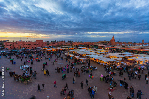 Foto: The Jemaa el-Fnaa Square at sunset, Marrakech, Morocco. The Jemaa el-Fnaa Square at sunset, Marrakech, Morocco.