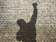 Foto: ombre d'homme poing levé ombre d'homme poing levé
