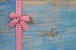 Postkartenmotiv in Rot und Blau zum Beschriften