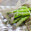 Foto: grüner Spargel gebunden grüner Spargel gebunden