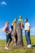 A fényképek részletei Familie auf Exkursion im Sommer