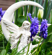 Elfenhafter Engel im Frühling