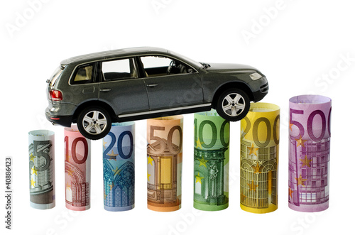 Photo: Auto und Geldscheine als Diagramm Auto und Geldscheine als Diagramm