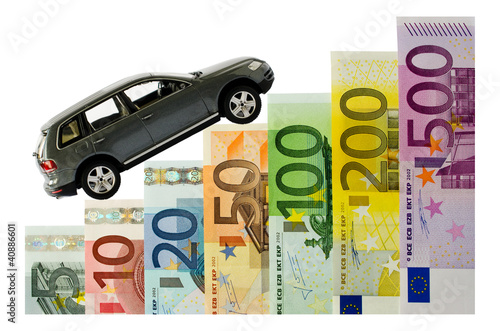 Foto: Auto und Geldscheine als Treppe Auto und Geldscheine als Treppe