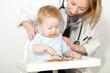 Foto: Ärztin mit baby Ärztin mit baby