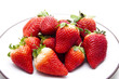 Erdbeeren auf Porzellanteller