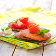 Kartoffelpuffer mit Lachs und Minze