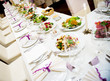 Foto: Luxury banquet table setting in restaurant Luxury banquet table setting in restaurant
