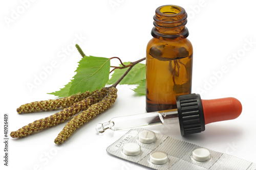 Foto: tropfen mit birkenblüte und tabletten tropfen mit birkenblüte und tabletten
