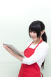 Foto: タブレットPCを使う女性 タブレットPCを使う女性