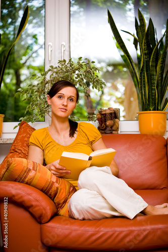 Foto: reading girl reading girl