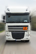 Gefahrgut LKW mit Warnschild