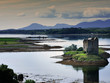 Lago y castillo en Escocia by Carlos Sanchez
