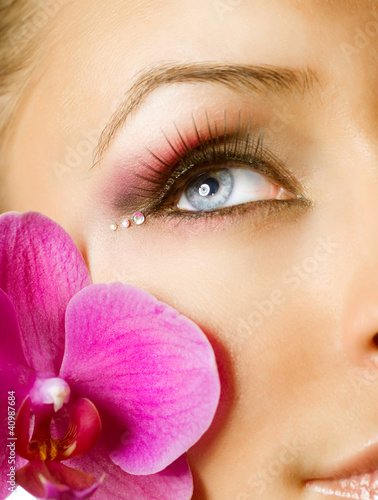Photo: Beautiful Makeup. Face closeup Beautiful Makeup. Face closeup