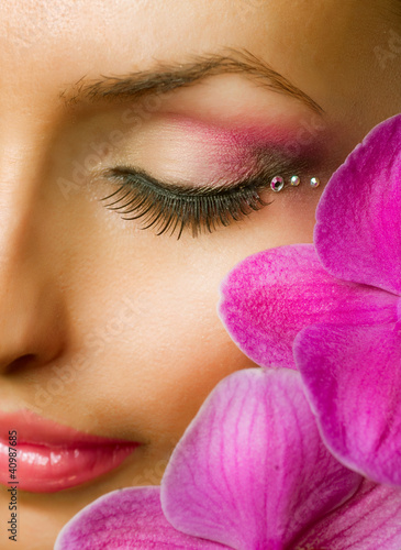 Photo: Beautiful Makeup. Face closeup Beautiful Makeup. Face closeup