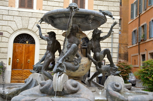 Photo: Fontana delle Tartarughe, Piazza Mattei, Roma Fontana delle Tartarughe, Piazza Mattei, Roma