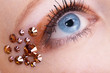 Schöne blaue Augen mit Strass Steinchen