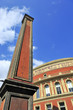 Obelisk an der Royal Albert Hall London Großbritanien