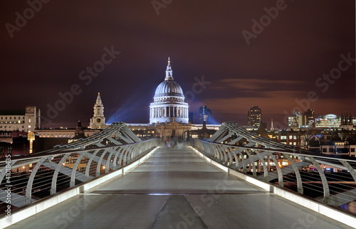 Photo: Millennium bridge London Großbritanien Millennium bridge London Großbritanien