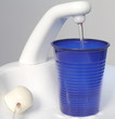 Studio dentistico, bicchiere con acqua per sciacquo