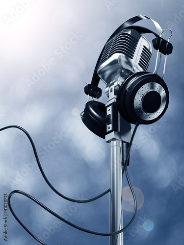 Illustrazione: Microphone and headphones Microphone and headphones