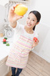 野菜を持つ女性