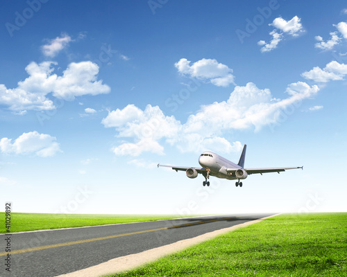 Illustration: Image of a white passenger plane Image of a white passenger plane