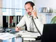 Businessmann beim telefonieren Businessmann beim telefonieren