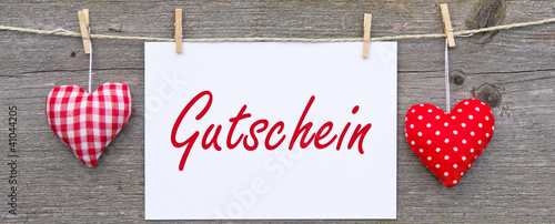 Foto: Gutschein mit roten Herzen Gutschein mit roten Herzen