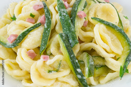 Photo: orecchiette con zucchine e prosciutto cotto orecchiette con zucchine e prosciutto cotto