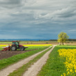 Land Arbeit Traktor Gewitter