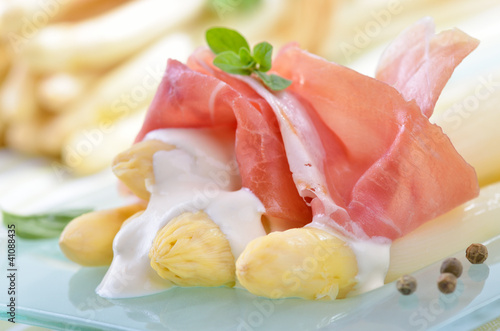 Photo: Frischer Spargel mit Schinken Frischer Spargel mit Schinken
